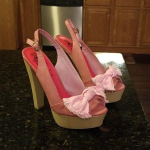 Pink bow tie wooden platform heels size 8